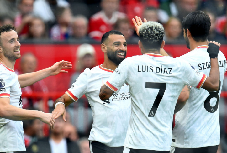 Liverpool slo Manchester United 3-0, Salahs pasning og skuddet lyste på Old Trafford